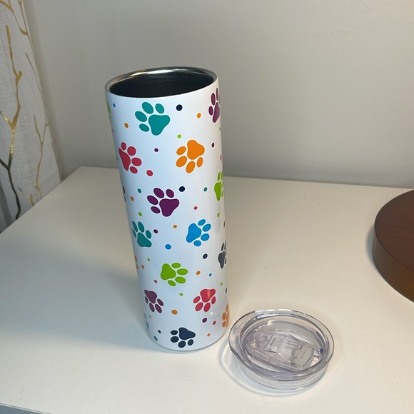 Paw Print 20 Ounce Tumbler with lid - Picture 4 of 7